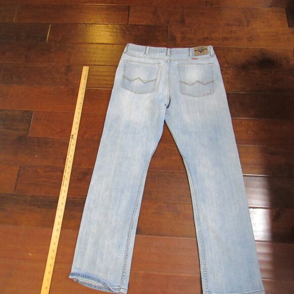 Wrangler Jeans Men Size 34x32 Blue Light Wash Denim Straight Fit Red Tag Good Co - Picture 2 of 16